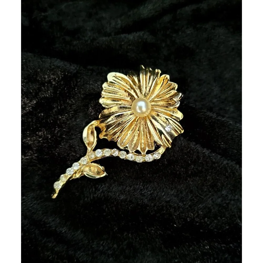 vintage gold tone floral design chrystal lined stem brooch